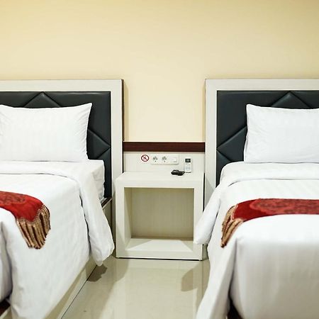 פדאנג Grand Buana Lestari Hotel מראה חיצוני תמונה