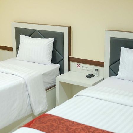 פדאנג Grand Buana Lestari Hotel מראה חיצוני תמונה
