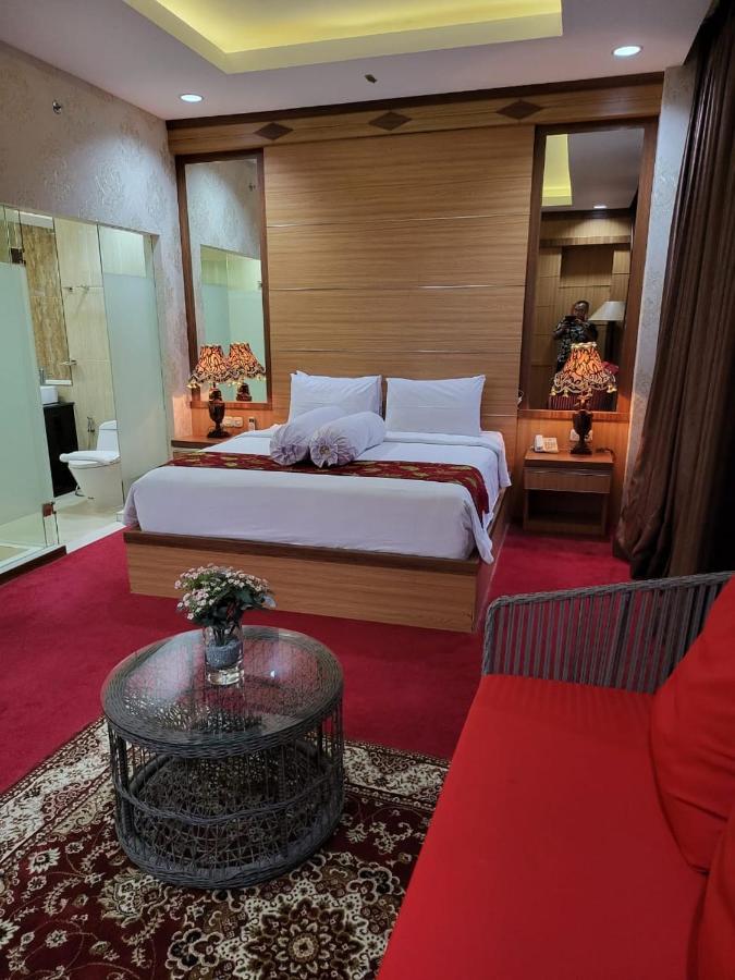 פדאנג Grand Buana Lestari Hotel מראה חיצוני תמונה