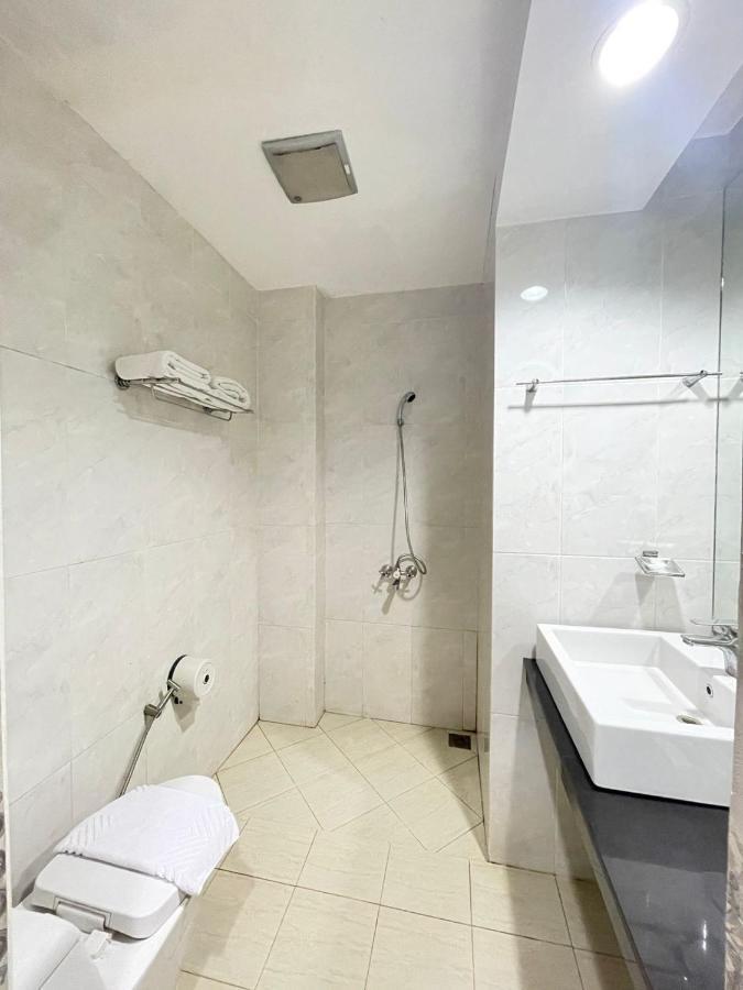 פדאנג Grand Buana Lestari Hotel מראה חיצוני תמונה