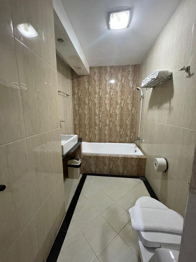 פדאנג Grand Buana Lestari Hotel מראה חיצוני תמונה