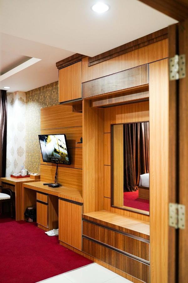 פדאנג Grand Buana Lestari Hotel מראה חיצוני תמונה