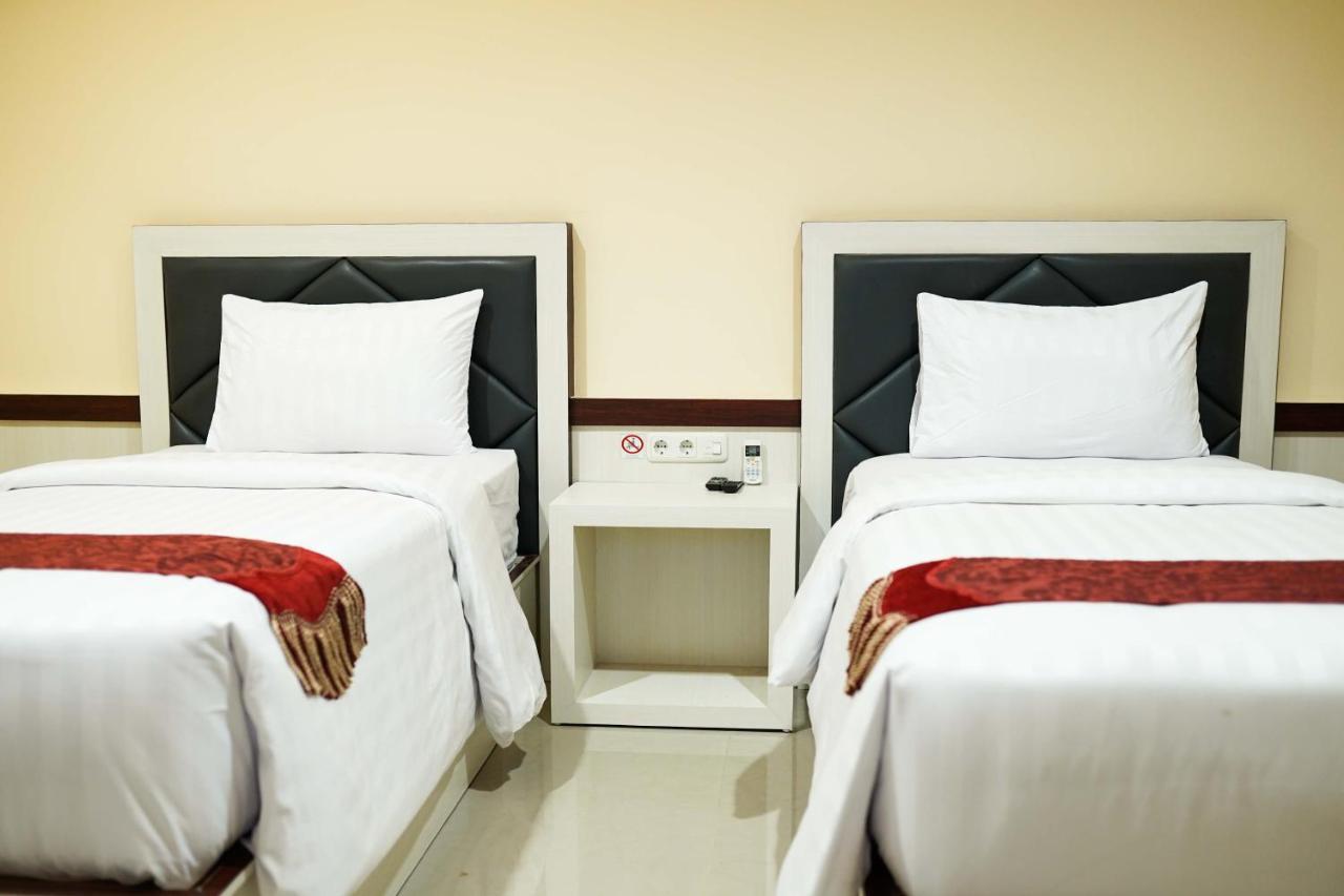 פדאנג Grand Buana Lestari Hotel מראה חיצוני תמונה