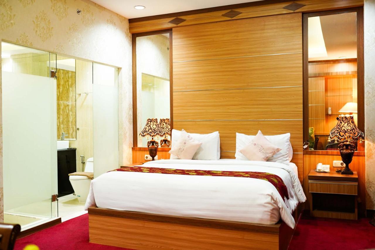 פדאנג Grand Buana Lestari Hotel מראה חיצוני תמונה