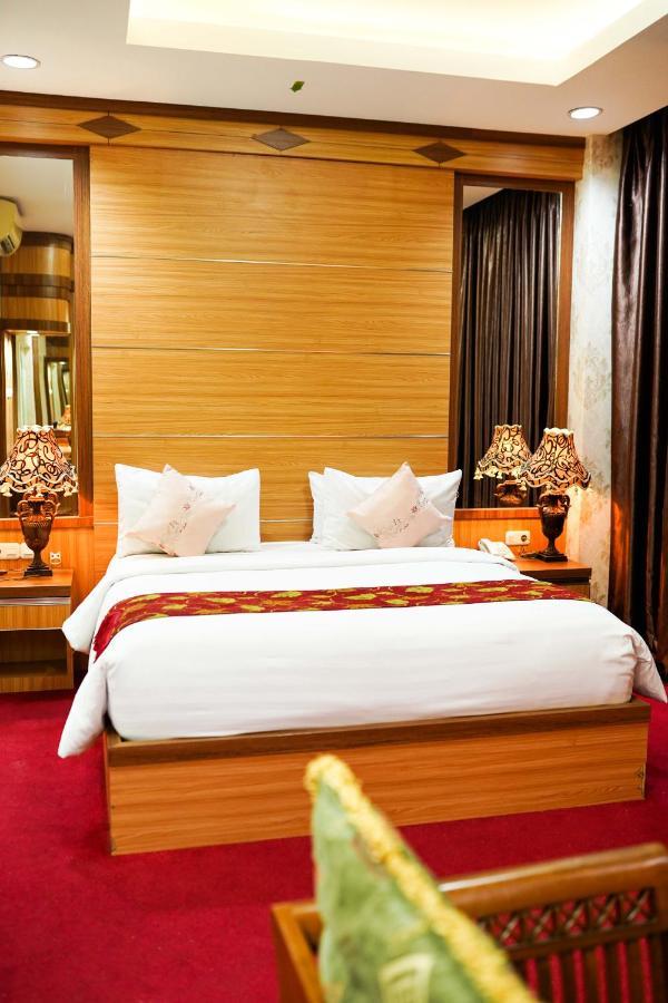 פדאנג Grand Buana Lestari Hotel מראה חיצוני תמונה
