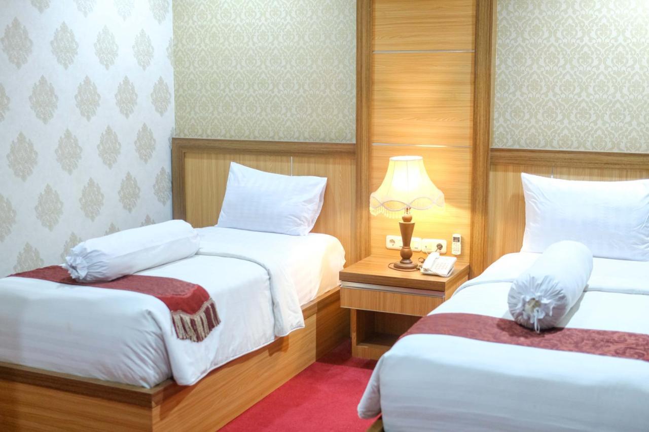 פדאנג Grand Buana Lestari Hotel מראה חיצוני תמונה