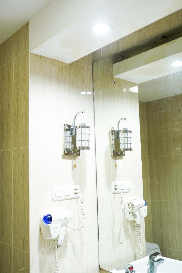 פדאנג Grand Buana Lestari Hotel מראה חיצוני תמונה