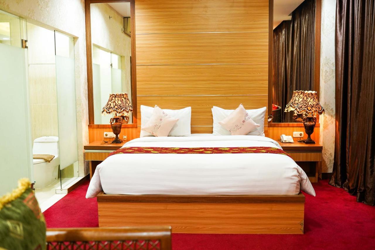 פדאנג Grand Buana Lestari Hotel מראה חיצוני תמונה