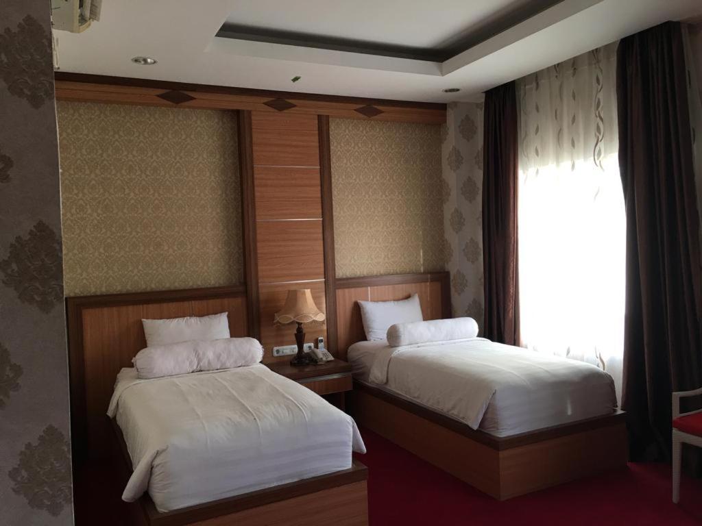 פדאנג Grand Buana Lestari Hotel מראה חיצוני תמונה